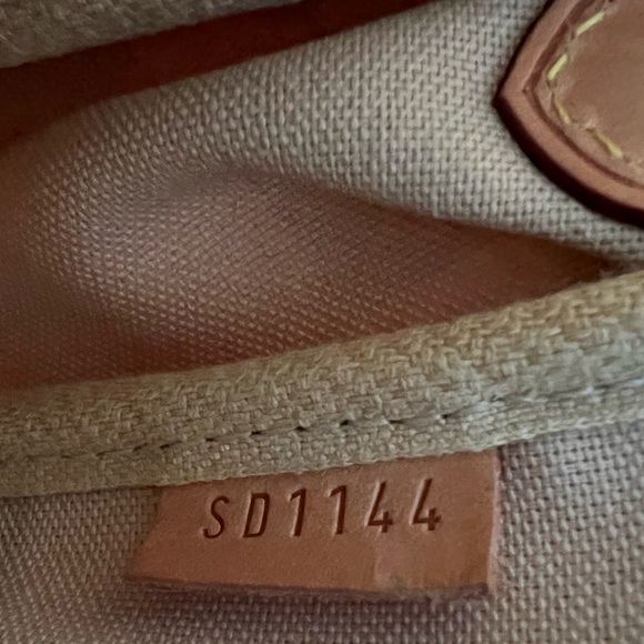 Authentic Louis Vuitton Favorite PM in Damier Azur Canvas - Picture 12 of 16